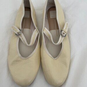 Dolce Vita Cream Flats  in size 9.5